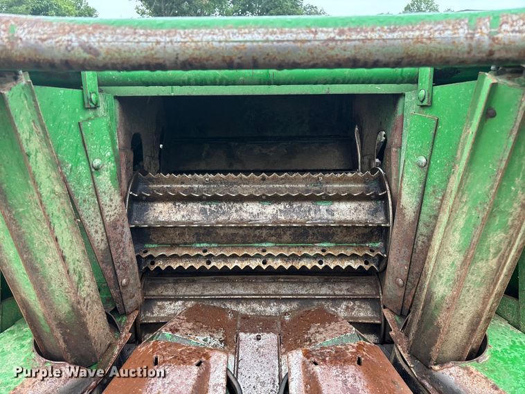 image for item EO4382 John Deere 3960 forage harvester