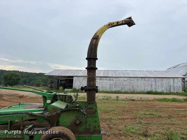 image for item EO4382 John Deere 3960 forage harvester