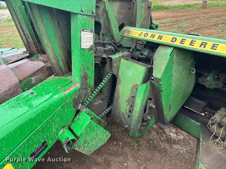 image for item EO4382 John Deere 3960 forage harvester
