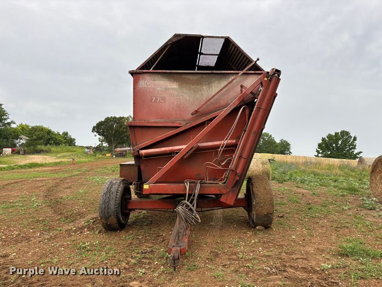 image for item EO4383 Richardton 770 silage dump wagon