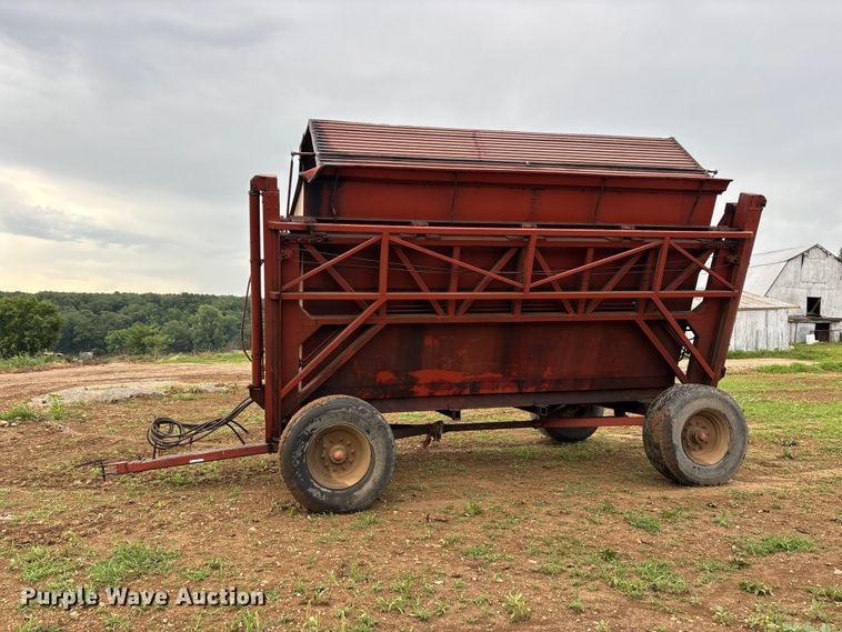 image for item EO4383 Richardton 770 silage dump wagon