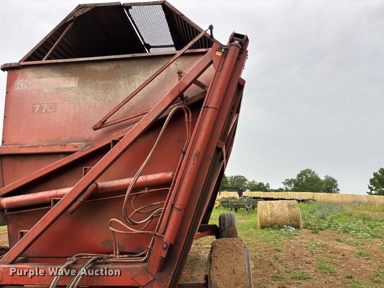 image for item EO4383 Richardton 770 silage dump wagon