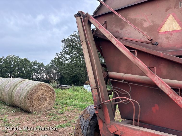 image for item EO4383 Richardton 770 silage dump wagon