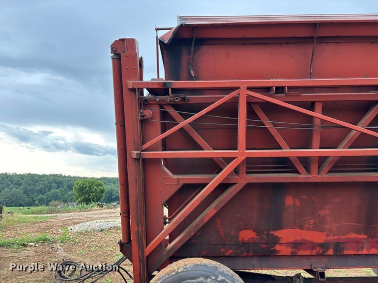 image for item EO4383 Richardton 770 silage dump wagon