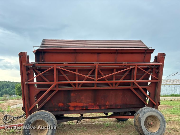 image for item EO4383 Richardton 770 silage dump wagon