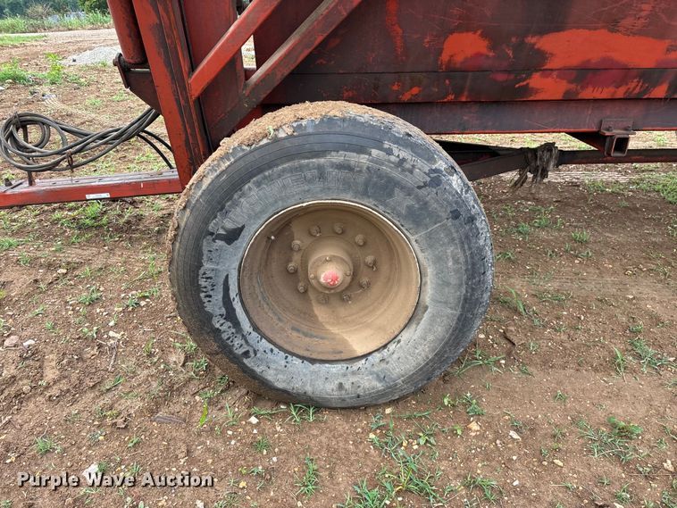 image for item EO4383 Richardton 770 silage dump wagon