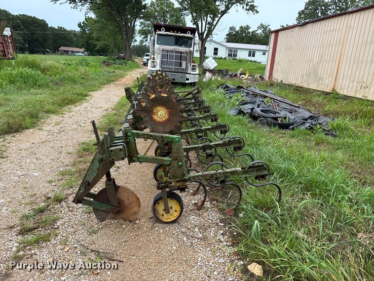 image for item EO4384 John Deere 825 row crop cultivator