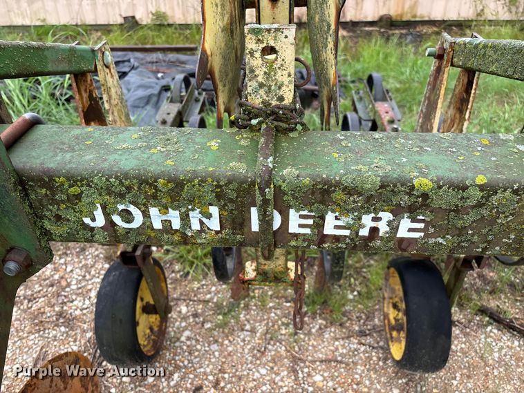 image for item EO4384 John Deere 825 row crop cultivator