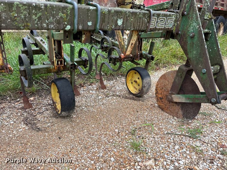 image for item EO4384 John Deere 825 row crop cultivator
