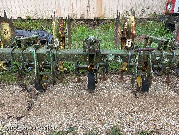 image for item EO4384 John Deere 825 row crop cultivator