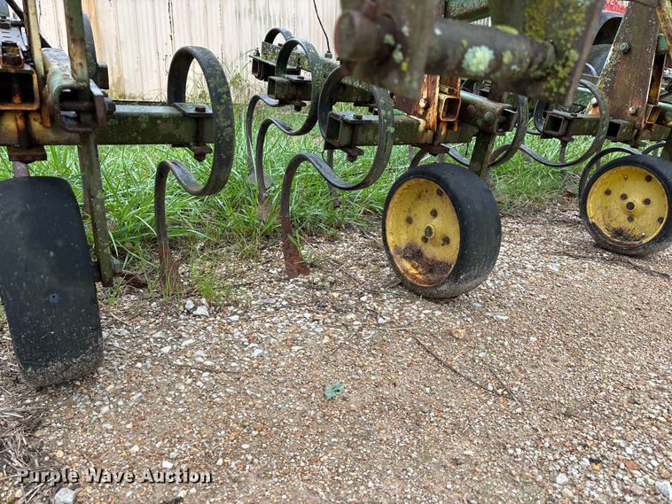 image for item EO4384 John Deere 825 row crop cultivator