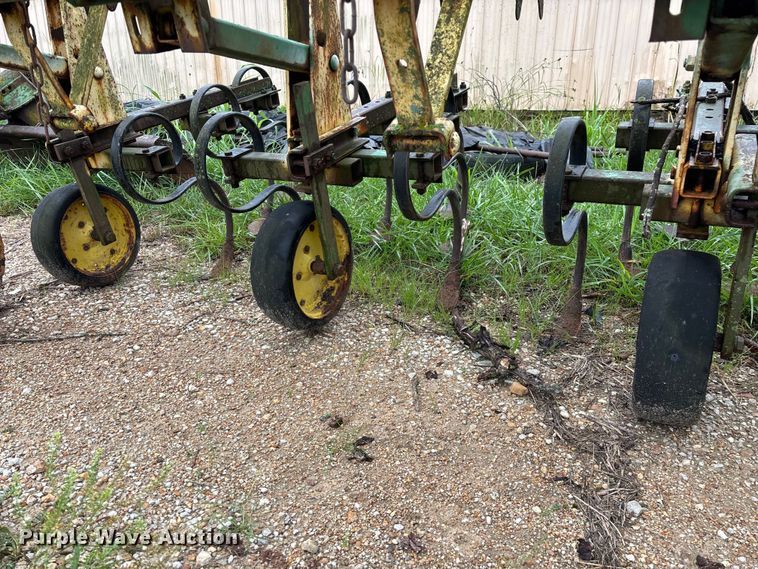 image for item EO4384 John Deere 825 row crop cultivator