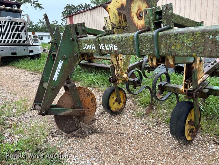 image for item EO4384 John Deere 825 row crop cultivator