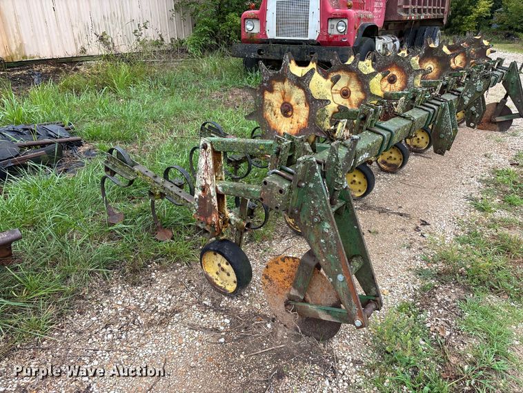 image for item EO4384 John Deere 825 row crop cultivator