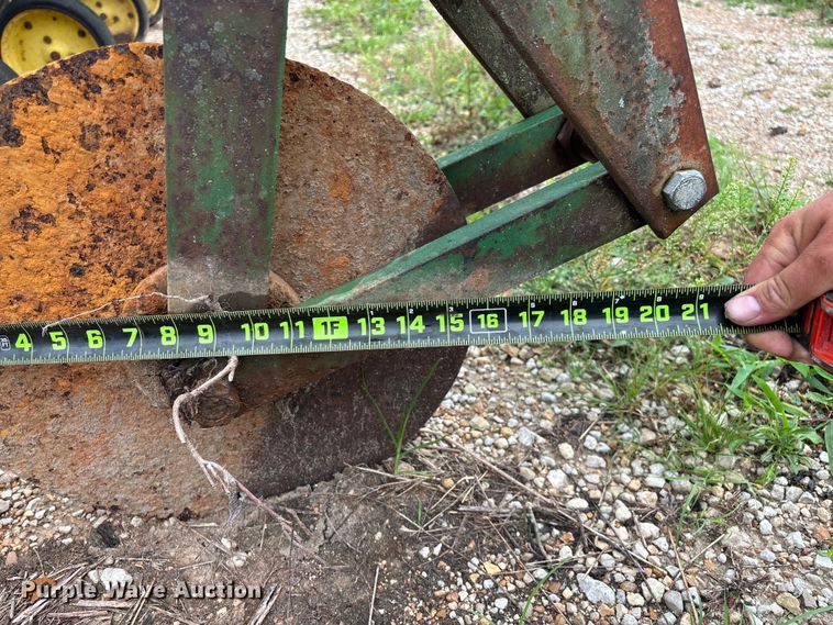 image for item EO4384 John Deere 825 row crop cultivator