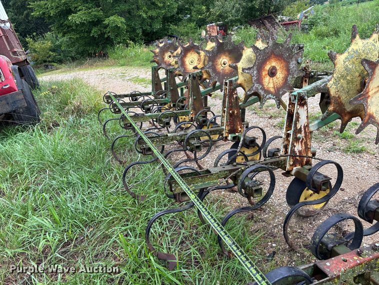 image for item EO4384 John Deere 825 row crop cultivator