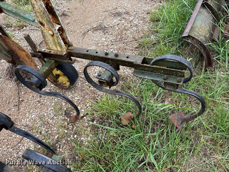 image for item EO4384 John Deere 825 row crop cultivator