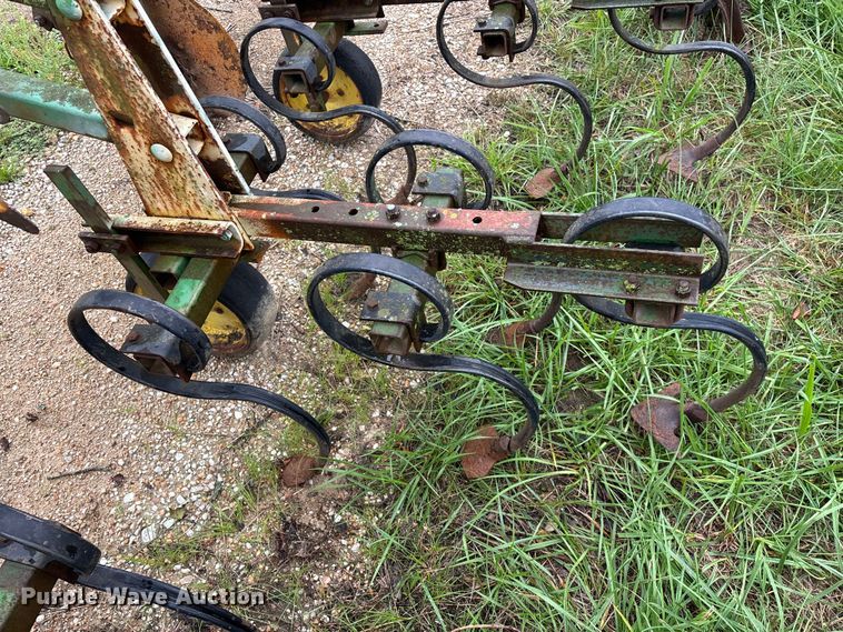 image for item EO4384 John Deere 825 row crop cultivator