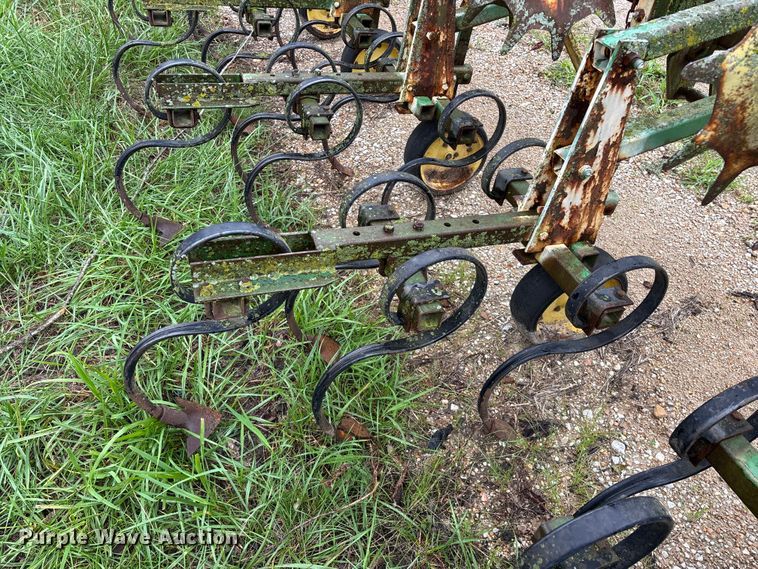 image for item EO4384 John Deere 825 row crop cultivator