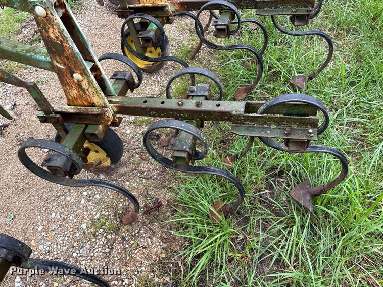 image for item EO4384 John Deere 825 row crop cultivator