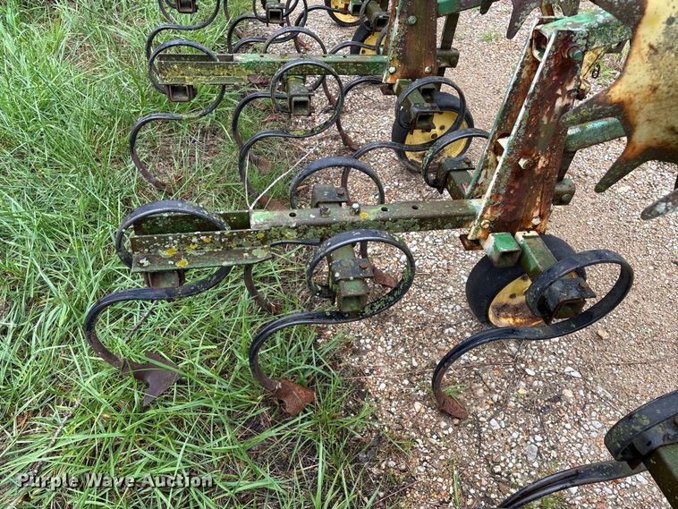 image for item EO4384 John Deere 825 row crop cultivator