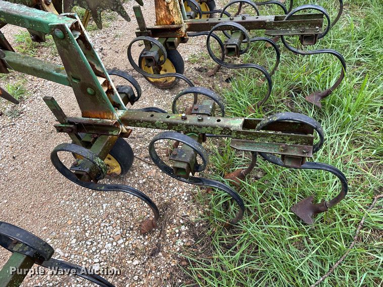 image for item EO4384 John Deere 825 row crop cultivator