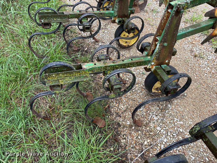image for item EO4384 John Deere 825 row crop cultivator