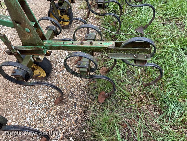 image for item EO4384 John Deere 825 row crop cultivator