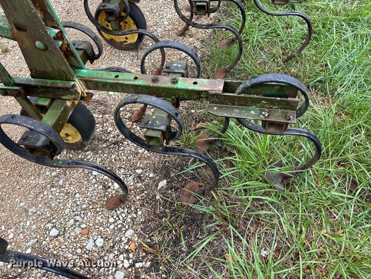 image for item EO4384 John Deere 825 row crop cultivator