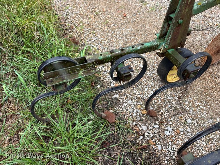 image for item EO4384 John Deere 825 row crop cultivator