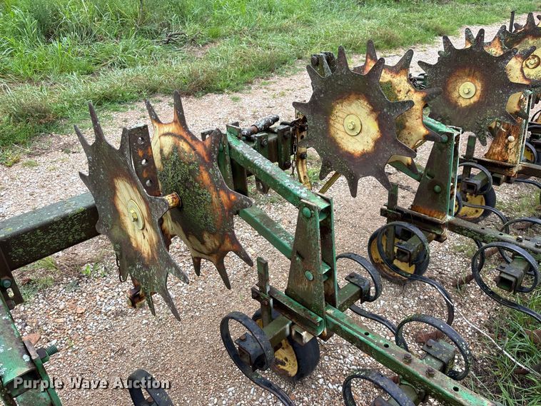 image for item EO4384 John Deere 825 row crop cultivator