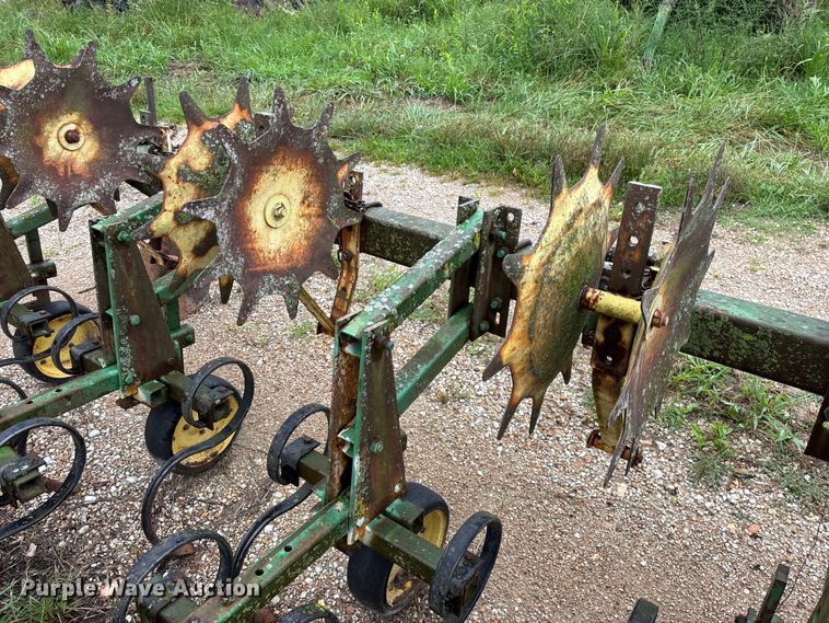image for item EO4384 John Deere 825 row crop cultivator