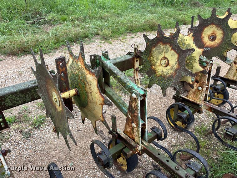 image for item EO4384 John Deere 825 row crop cultivator