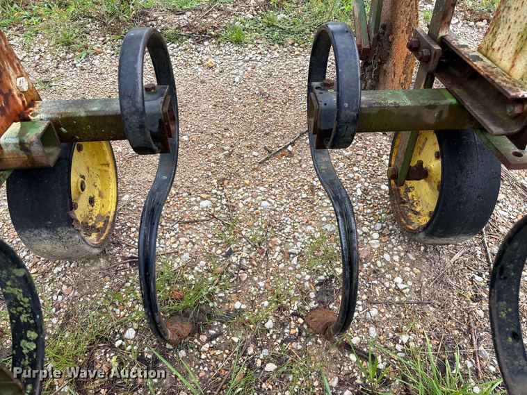 image for item EO4384 John Deere 825 row crop cultivator