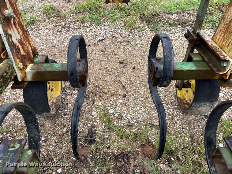 image for item EO4384 John Deere 825 row crop cultivator