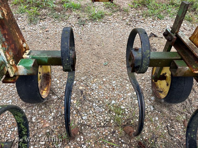 image for item EO4384 John Deere 825 row crop cultivator