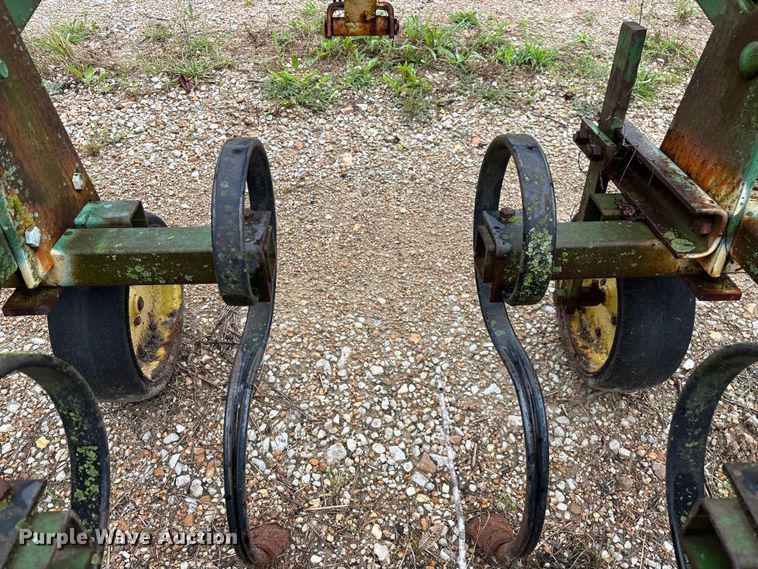 image for item EO4384 John Deere 825 row crop cultivator