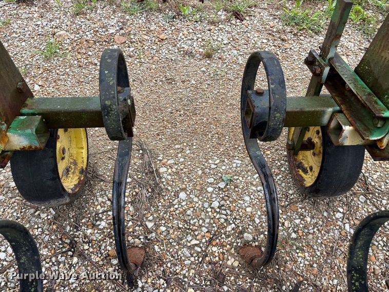 image for item EO4384 John Deere 825 row crop cultivator