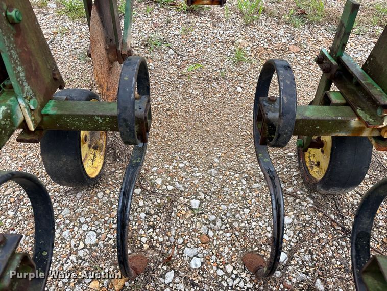 image for item EO4384 John Deere 825 row crop cultivator