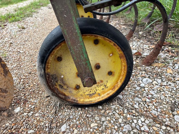 image for item EO4384 John Deere 825 row crop cultivator