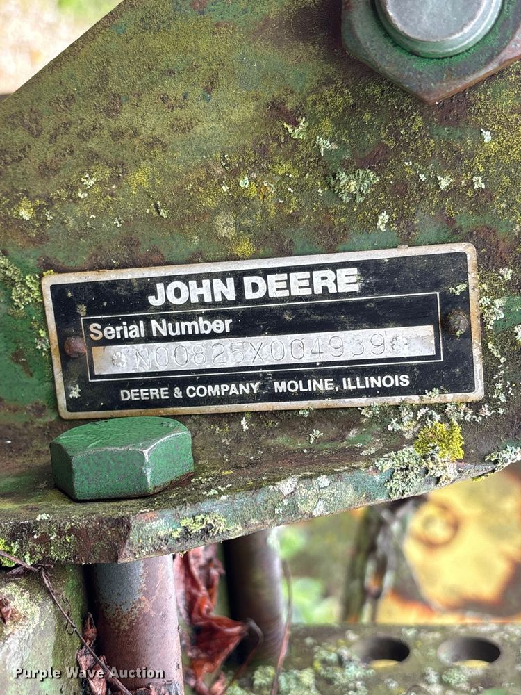 image for item EO4384 John Deere 825 row crop cultivator