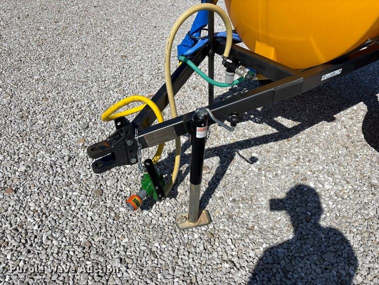 image for item EO4386 FMW FMW Aspen pull type sprayer