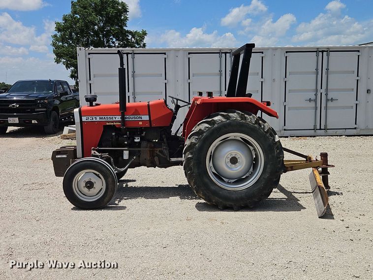 image for item EO8571 1995 Massey-Ferguson 231 tractor