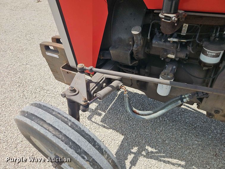 image for item EO8571 1995 Massey-Ferguson 231 tractor