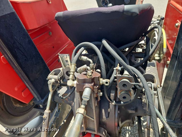 image for item EO8571 1995 Massey-Ferguson 231 tractor