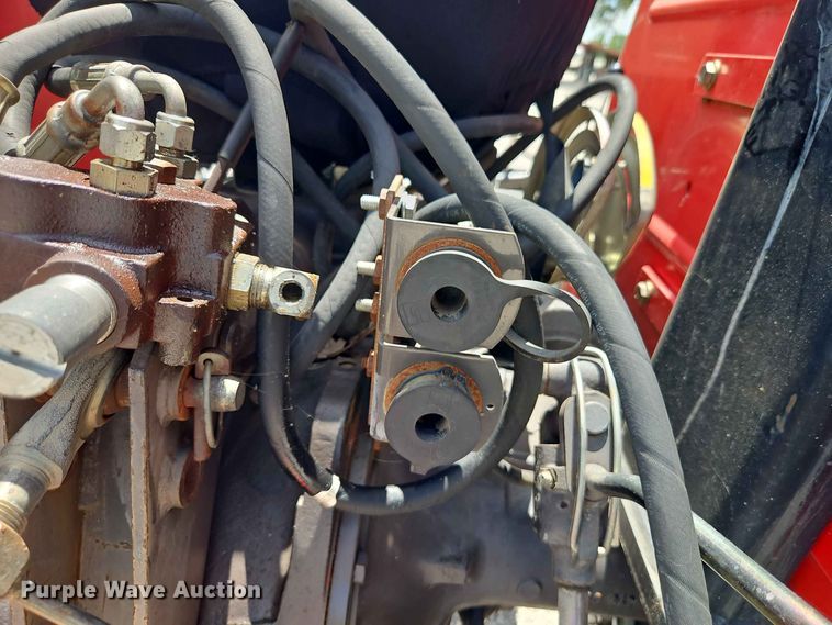 image for item EO8571 1995 Massey-Ferguson 231 tractor