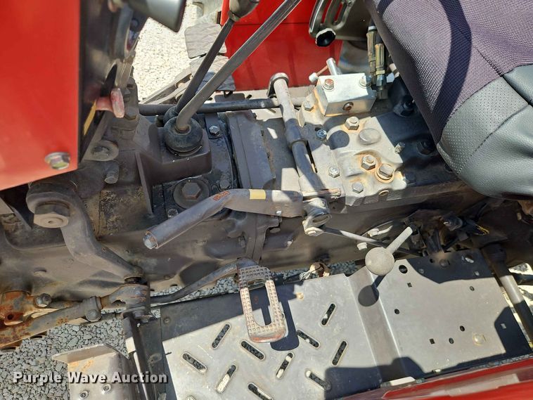 image for item EO8571 1995 Massey-Ferguson 231 tractor