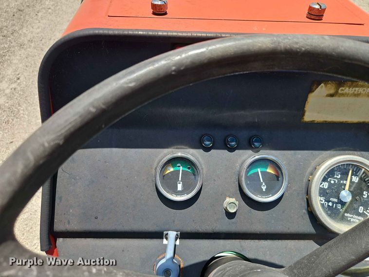 image for item EO8571 1995 Massey-Ferguson 231 tractor