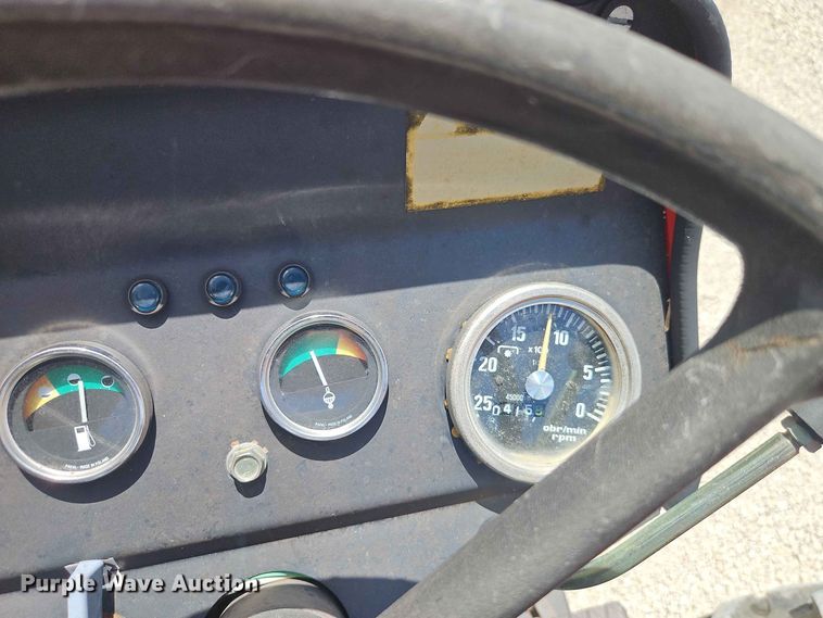 image for item EO8571 1995 Massey-Ferguson 231 tractor