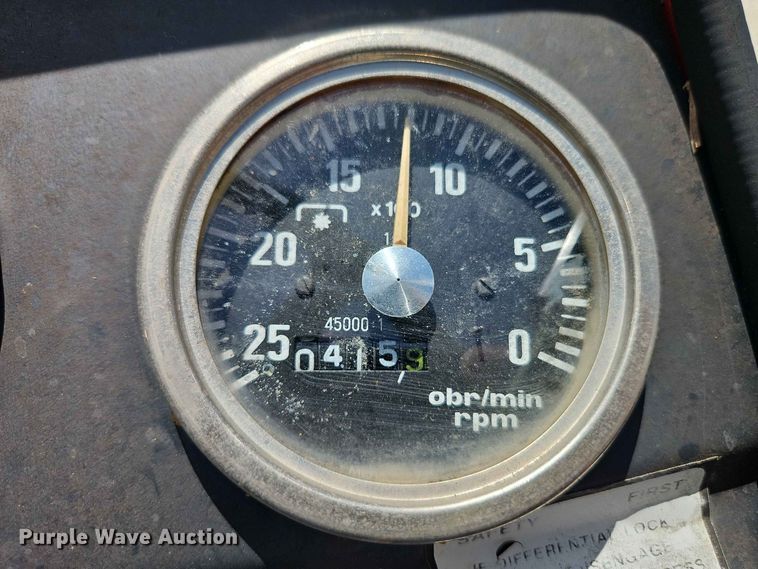 image for item EO8571 1995 Massey-Ferguson 231 tractor